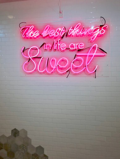 店裏面的網美牆